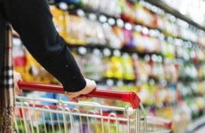 Para festës së Bajramit rriten çmimet, një kilogram arra kushton 10 euro