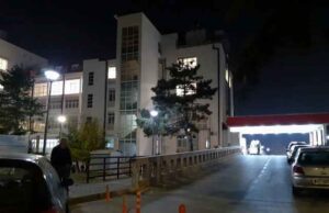 Drejtori i Emergjencës: 25 vjeçari i plagosur me armë zjarri në gjendje të rëndë e jostabile, po kryhen ekzaminimet