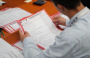Elezi: 22 parti politike konfirmuan pjesëmarrjen në zgjedhje, 9 parti dhe 3 koalicione mospjesmarrjen