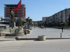 Bie në pikën e kontrollit me pistoletë në brez, arrestohet 42-vjeçari në Skenderaj