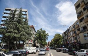 Sherr mes vëllezërve për pronë në Mitrovicë – gruaja përfundon në spital pasi hyri t’i ndajë