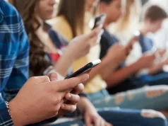 Si t’i mbrojmë fëmijët nga rrjetet sociale? Këshilla për prindërit