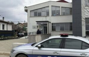 Policia zbarkon në ARBK, punëtorët nuk po lejohet të lëvizin