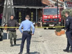 Vrasja e plagosja në Gjakovë, policia jep detaje për dorëzimin e të dyshuarit