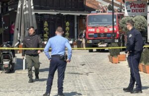 Vrasja e plagosja në Gjakovë, policia jep detaje për dorëzimin e të dyshuarit
