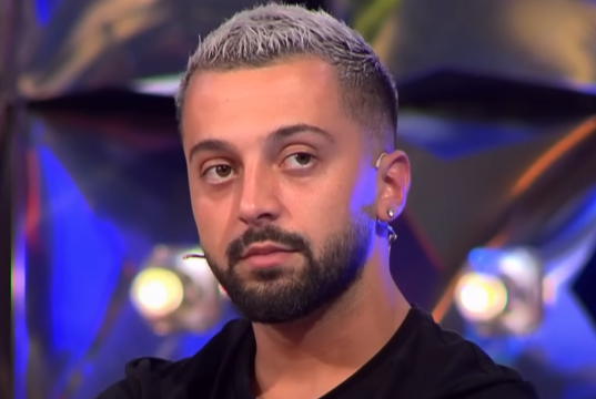 Gjesti në Gjykatë deklaron se kishte vepruar në gjendje afekti, avokati thotë se është i gatshëm të hyjë në marrëveshje për pranim fajësie