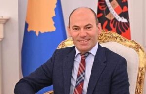 Vehbi Miftari e konfirmon se u shkarkua nga Albulena Haxhiu si ambasador në Vatikan