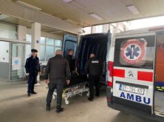 Rrahje masive në Skenderaj, një person niset me autoambulancë drejt spitalit