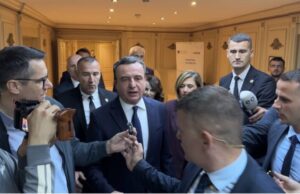 Kurti iu dërgon ftesë për takim liderëve të tri partive