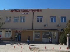 Spitali i Ferizajt: Nëna e mbylli derën e tualetit, foshnjën e lindur e hodhi në koshin e mbeturinave