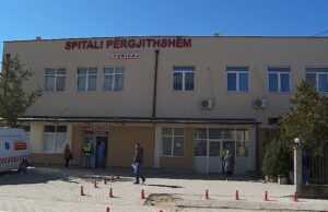 Spitali i Ferizajt: Nëna e mbylli derën e tualetit, foshnjën e lindur e hodhi në koshin e mbeturinave