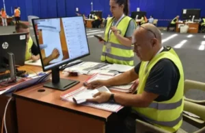 Aprovohen 73 mijë zarfe nga votimi me postë i diasporës, KQZ vazhdon numërimin e tyre