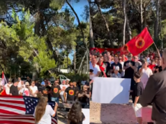 Me thirrjet “UÇK, UÇK”: Protestë në Zarë të Kroacisë, kërkohet drejtësi për ish-krerët e UÇK-së