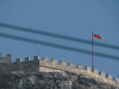Ngjarje si në filma në “Majën e Shkodranit” në Rahovec – personi i maskuar u zë pritë tre të rinjve dhe qëllon me armë drejt veturës