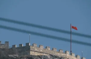 Ngjarje si në filma në “Majën e Shkodranit” në Rahovec – personi i maskuar u zë pritë tre të rinjve dhe qëllon me armë drejt veturës