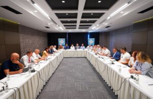 Kryetarët e komunave paralajmërojnë protestë para Qeverisë Kurti në shtator