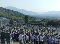 Varroset 18-vjeçari që ra nga kati i katërt në Prizren – numër i madh pjesëmarrësish në varrim