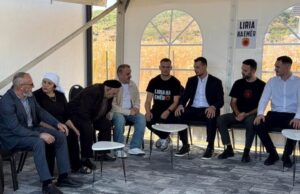 Familjarët e ish-krerëve të UÇK-së vizitojnë familjen e Afrim Bunjakut