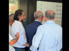 Kryetarët e komunave futen në Qeveri për t’ia dorëzuar kërkesat e tyre Kurtit