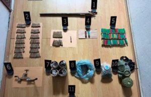 Policia gjen armë dhe municione të ndryshme në dy lokacione në Zubin Potok